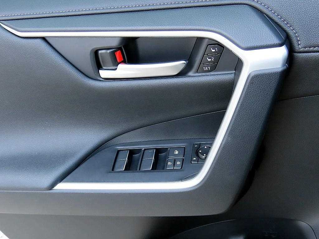 토요타 라브4 RAV4(5세대) 2.5 4WD 하이브리드 이미지 11