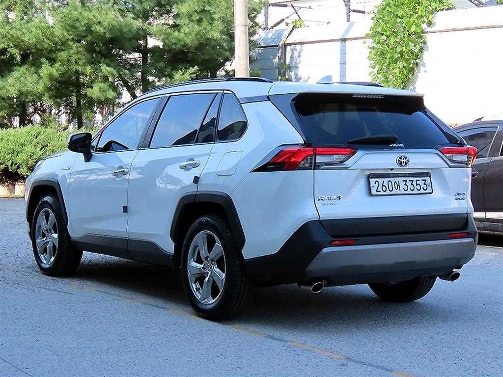 토요타 라브4 RAV4(5세대) 2.5 4WD 하이브리드 이미지 3