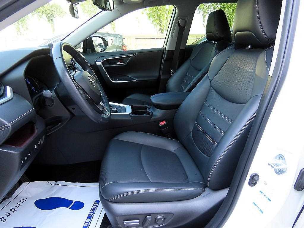토요타 라브4 RAV4(5세대) 2.5 4WD 하이브리드 이미지 5