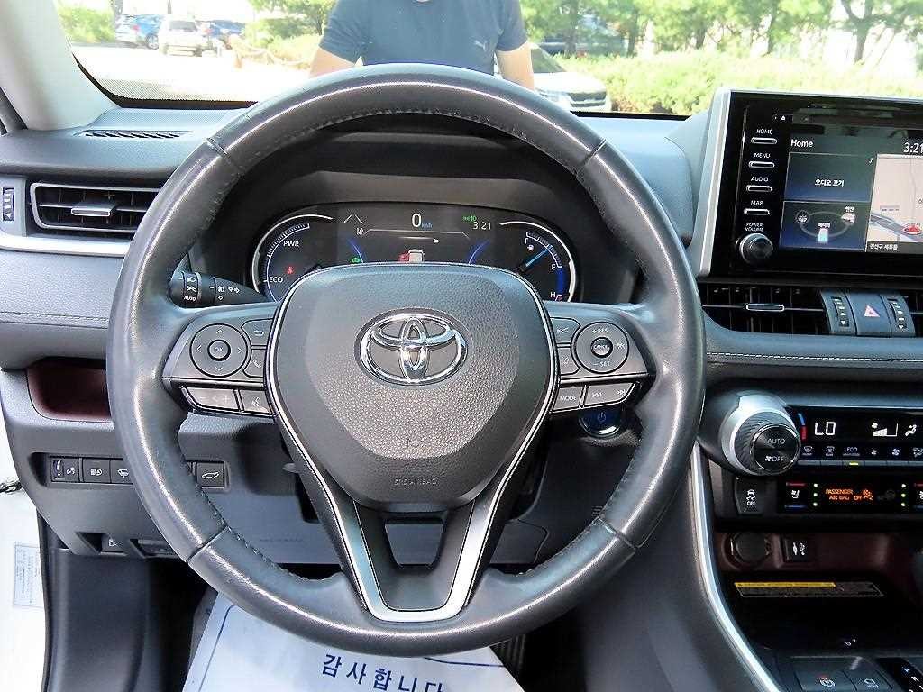 토요타 라브4 RAV4(5세대) 2.5 4WD 하이브리드 이미지 8