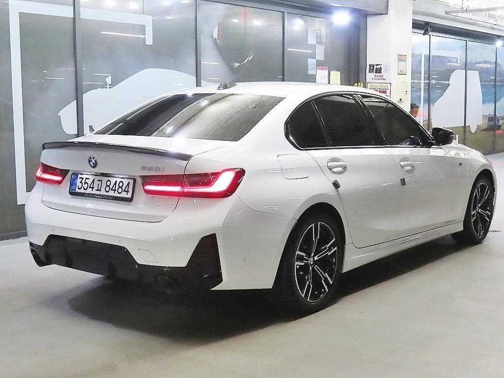 BMW 3시리즈 3시리즈 (G20) 320i M 스포츠 이미지 4
