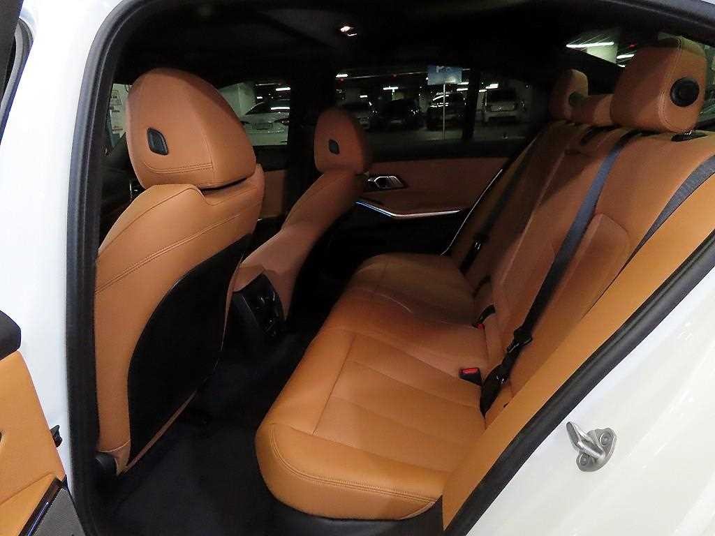 BMW 3시리즈 3시리즈 (G20) 320i M 스포츠 이미지 7