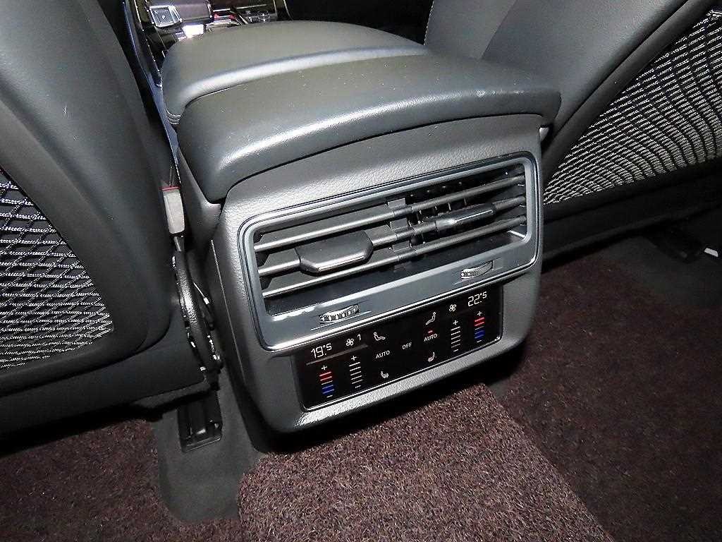 아우디 Q8 55 TFSI 콰트로 프리미엄 이미지 14
