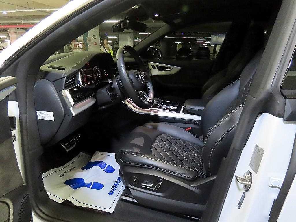 아우디 Q8 55 TFSI 콰트로 프리미엄 이미지 6