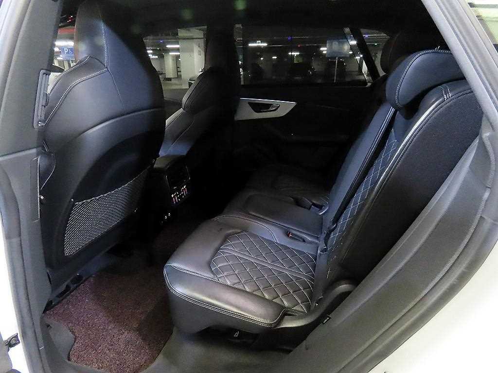 아우디 Q8 55 TFSI 콰트로 프리미엄 이미지 7