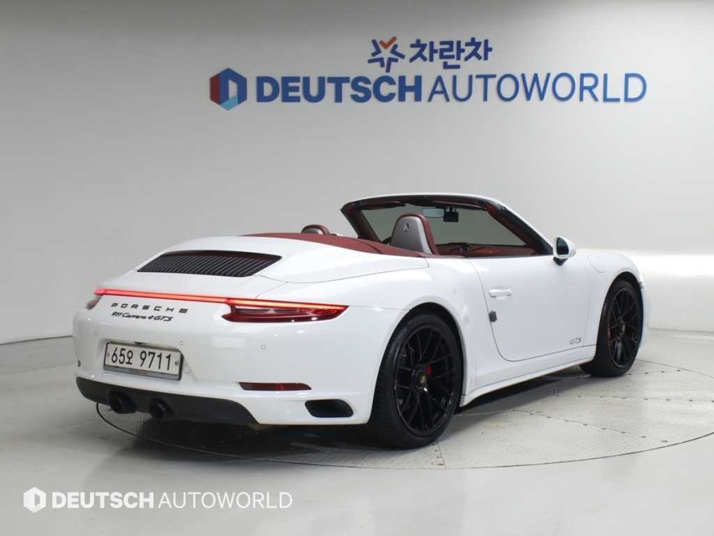 포르쉐 911 카레라 4 GTS 이미지 2