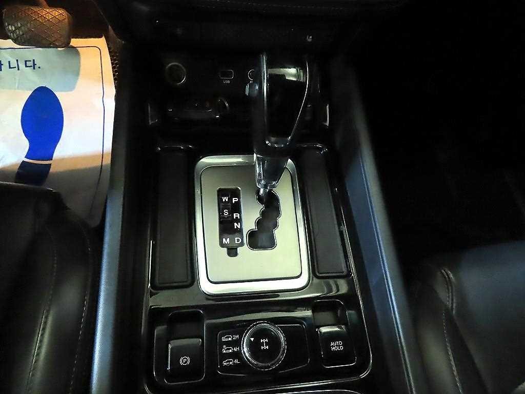 KG모빌리티(쌍용) 렉스턴 G4렉스턴 디젤 2.2 4WD 럭셔리 이미지 12