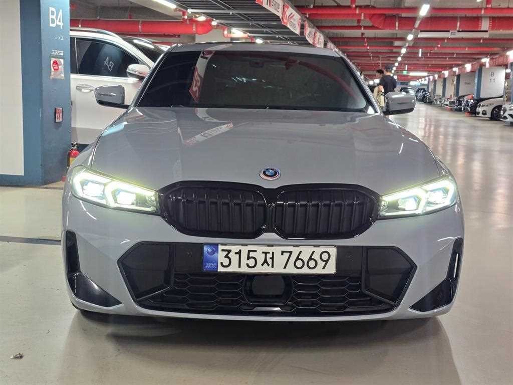 BMW 3시리즈 3시리즈 (G20) 330e M 스포츠 이미지 2