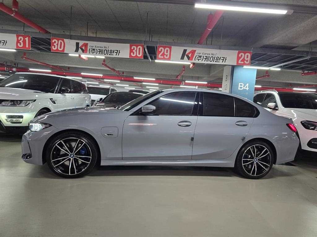 BMW 3시리즈 3시리즈 (G20) 330e M 스포츠 이미지 3