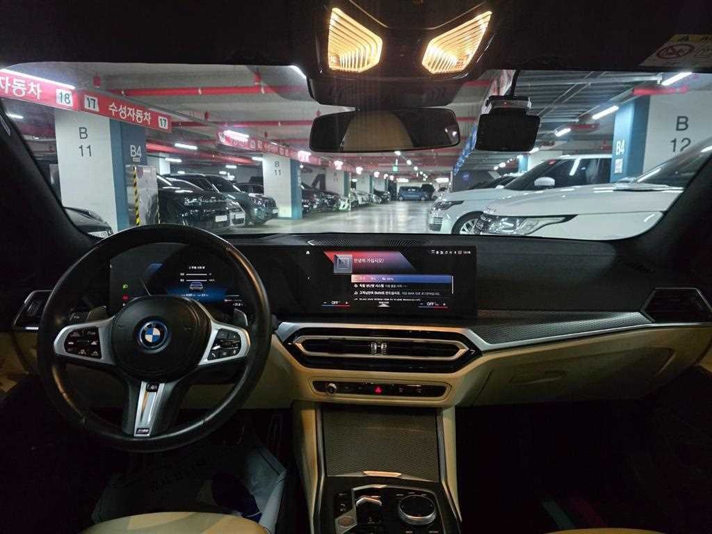 BMW 3시리즈 3시리즈 (G20) 330e M 스포츠 이미지 5