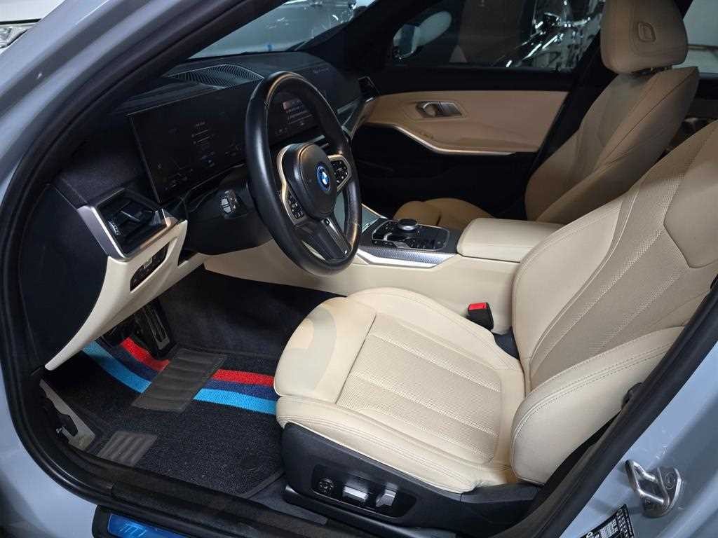 BMW 3시리즈 3시리즈 (G20) 330e M 스포츠 이미지 6