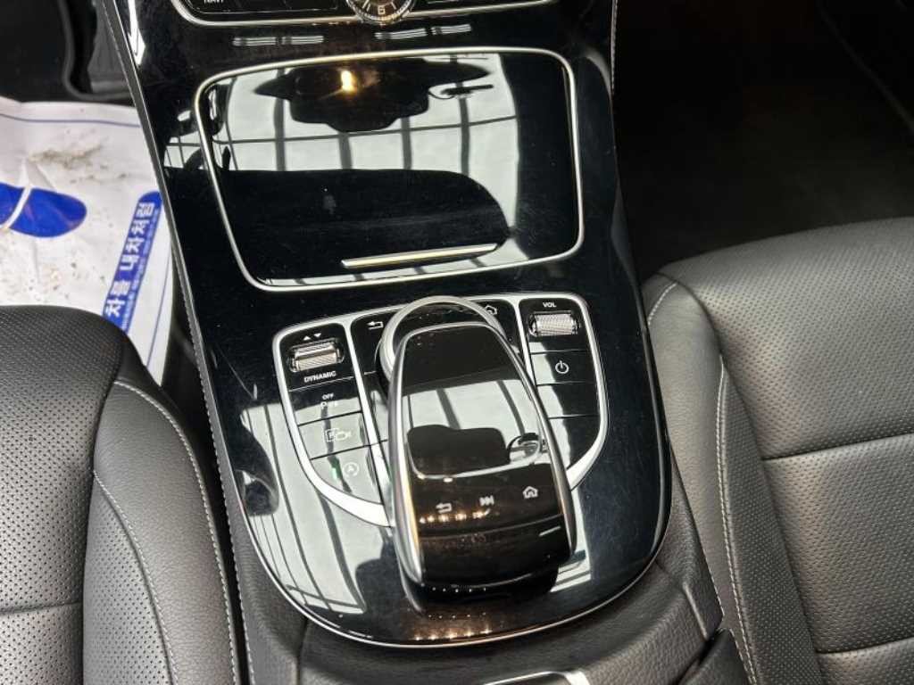 벤츠 E 클래스 E-클래스 W213 E300 4MATIC 익스클루시브 이미지 10