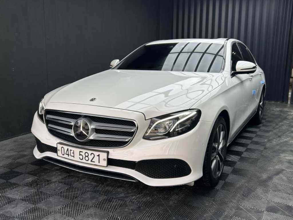 벤츠 E 클래스 E-클래스 W213 E300 4MATIC 익스클루시브 이미지 2