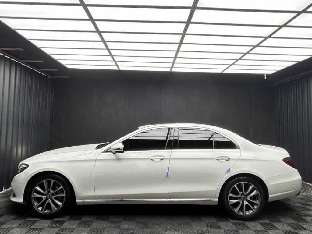 벤츠 E 클래스 E-클래스 W213 E300 4MATIC 익스클루시브 이미지 3