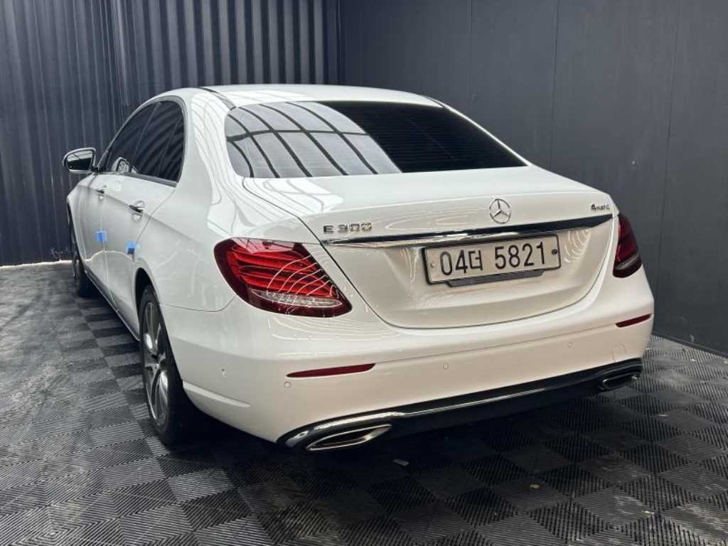 벤츠 E 클래스 E-클래스 W213 E300 4MATIC 익스클루시브 이미지 4