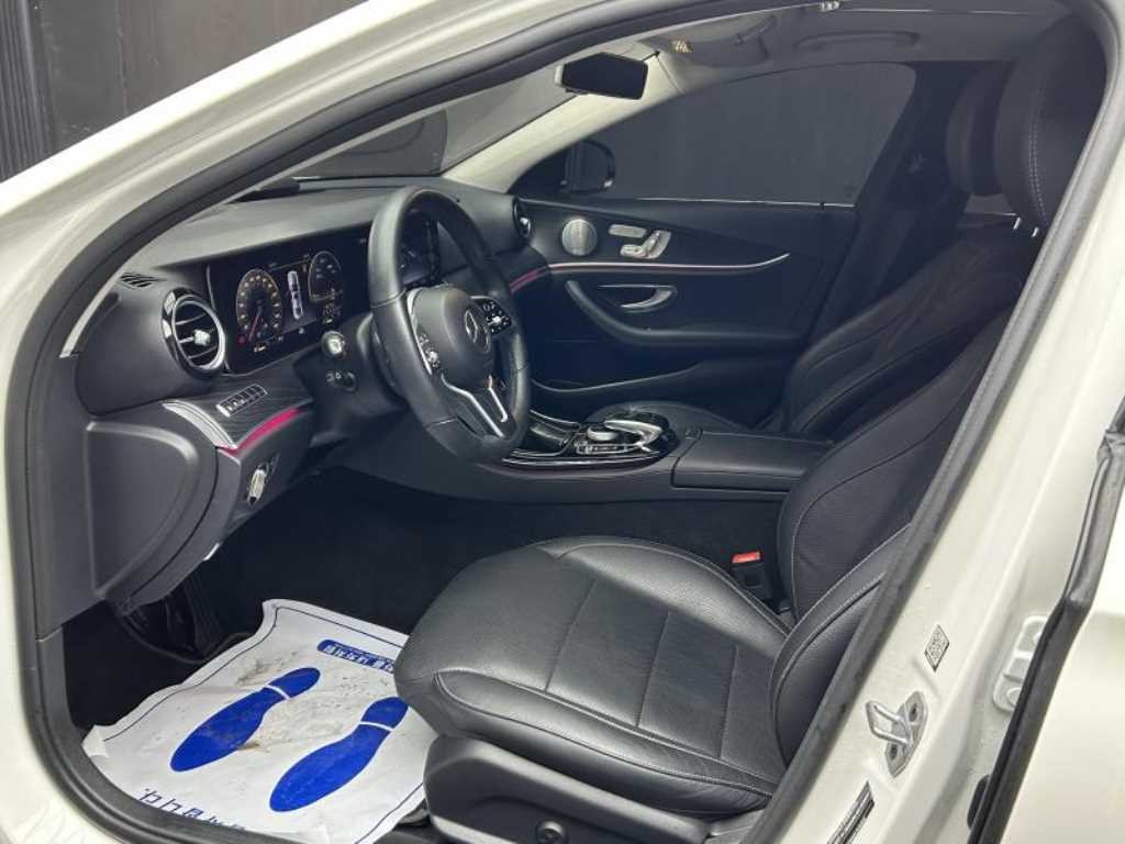 벤츠 E 클래스 E-클래스 W213 E300 4MATIC 익스클루시브 이미지 5
