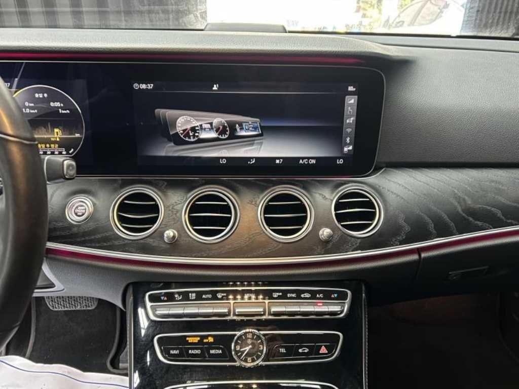 벤츠 E 클래스 E-클래스 W213 E300 4MATIC 익스클루시브 이미지 9