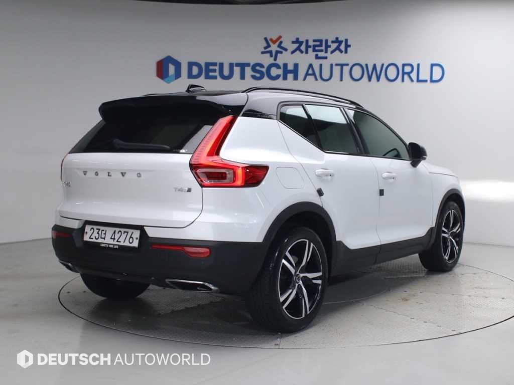 볼보 XC40 T4 4WD R-디자인 이미지 2