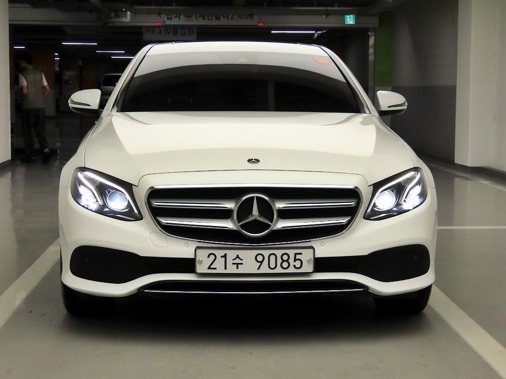 벤츠 E 클래스 E-클래스 W213 E220d 아방가르드 이미지 1
