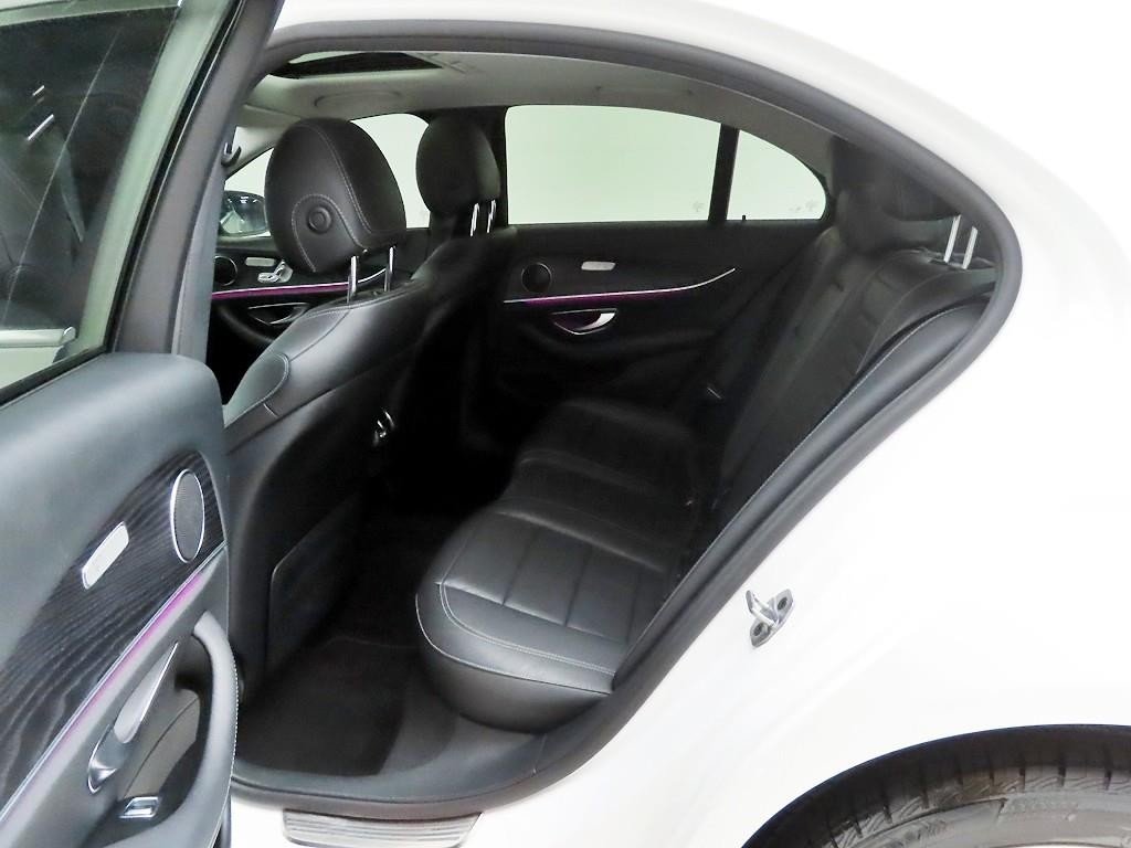 벤츠 E 클래스 E-클래스 W213 E220d 아방가르드 이미지 14