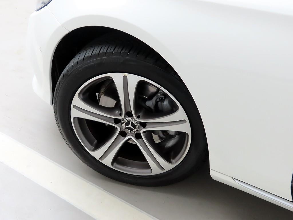 벤츠 E 클래스 E-클래스 W213 E220d 아방가르드 이미지 19