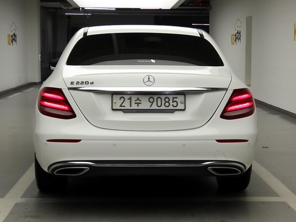 벤츠 E 클래스 E-클래스 W213 E220d 아방가르드 이미지 3