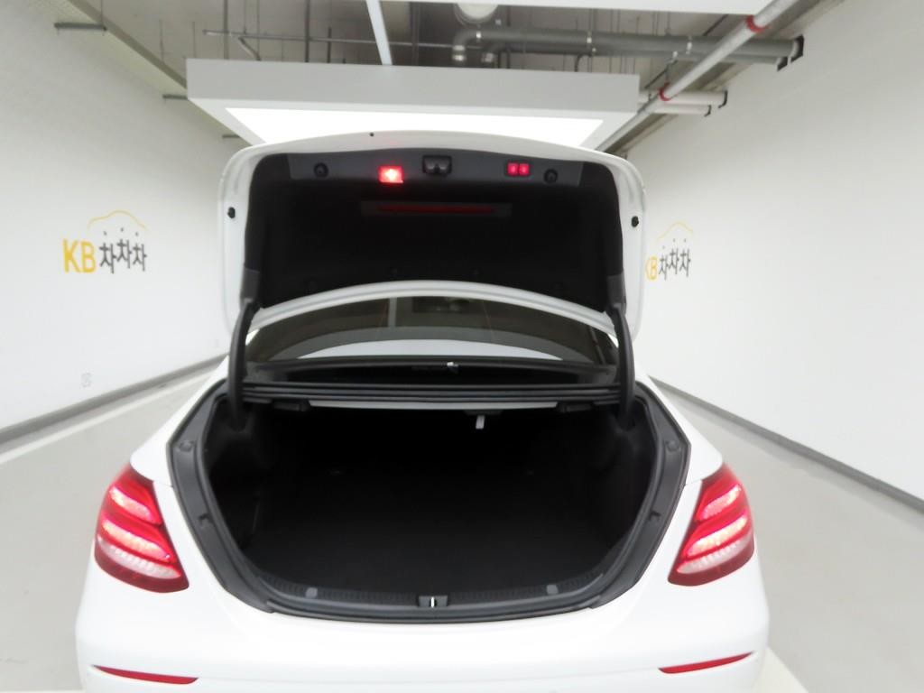 벤츠 E 클래스 E-클래스 W213 E220d 아방가르드 이미지 5