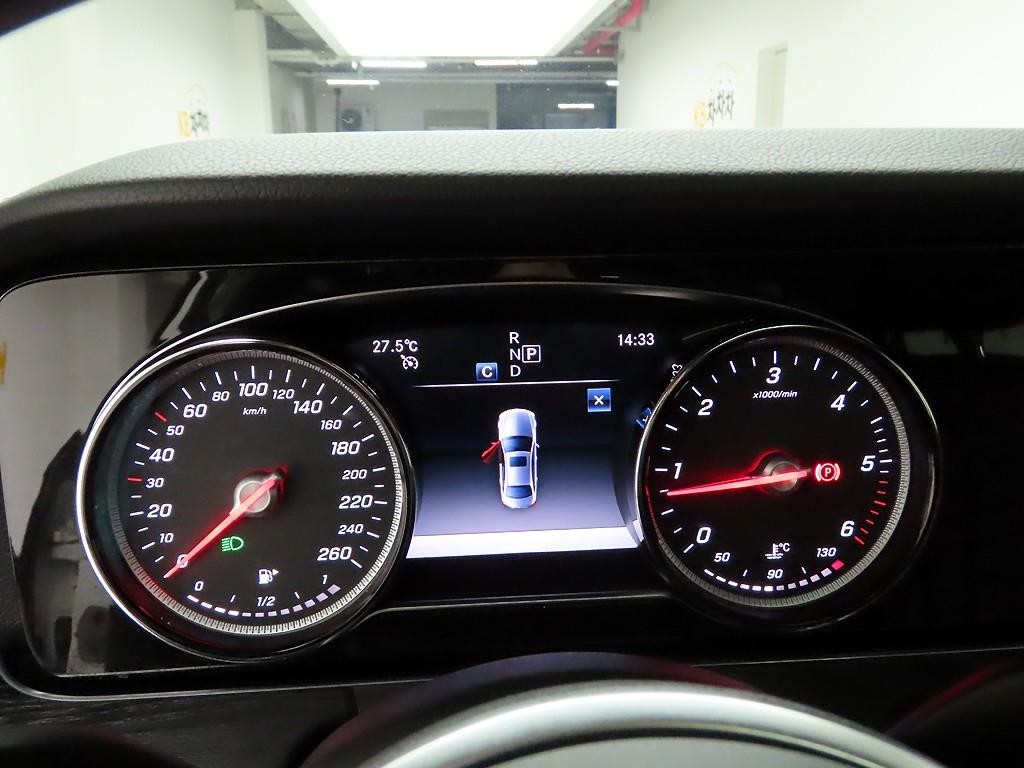 벤츠 E 클래스 E-클래스 W213 E220d 아방가르드 이미지 6
