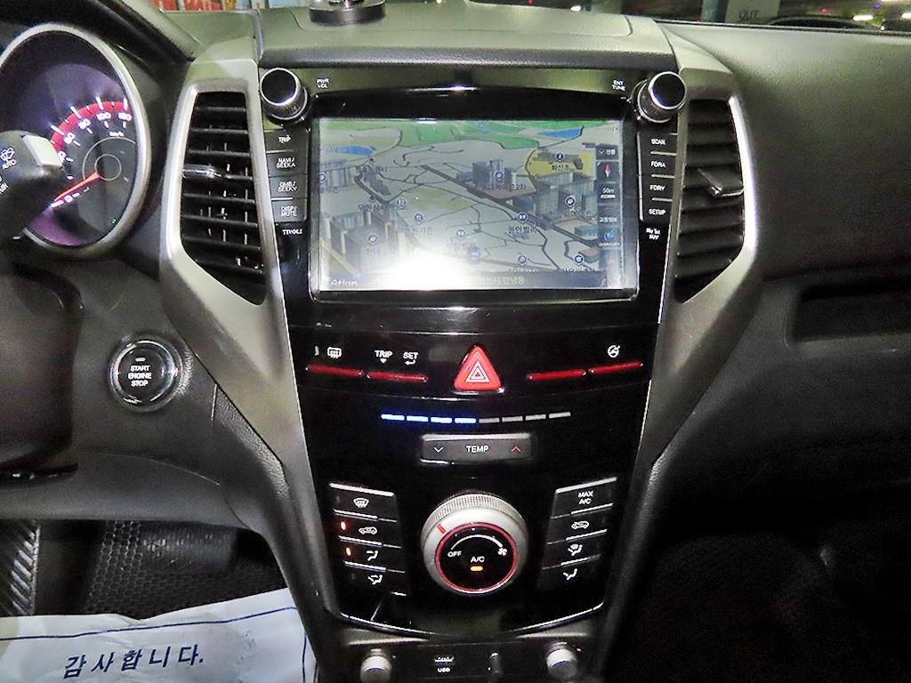 KG모빌리티(쌍용) 티볼리 디젤 2WD 1.6 VX 이미지 11