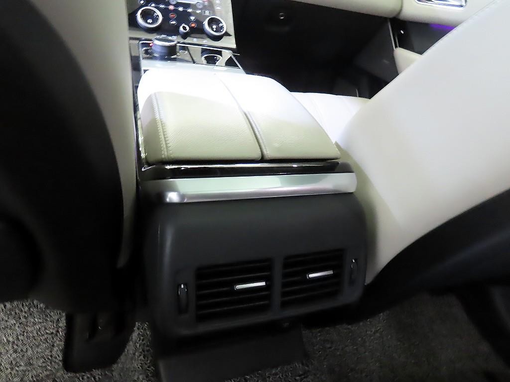 랜드로버 레인지로버 벨라 2.0 D240 R-다이나믹 SE 이미지 15