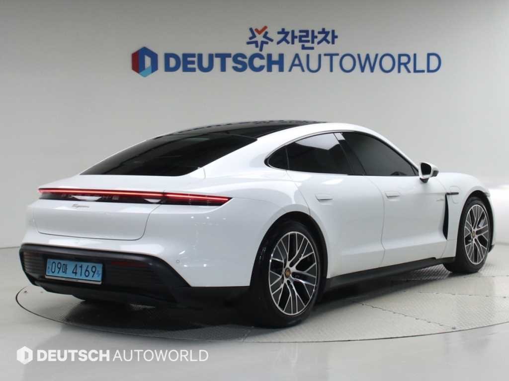 포르쉐 타이칸 베이스 퍼포먼스 베터리 이미지 2