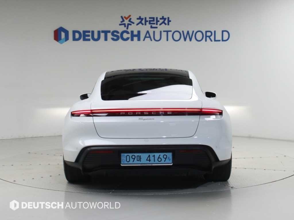 포르쉐 타이칸 베이스 퍼포먼스 베터리 이미지 4
