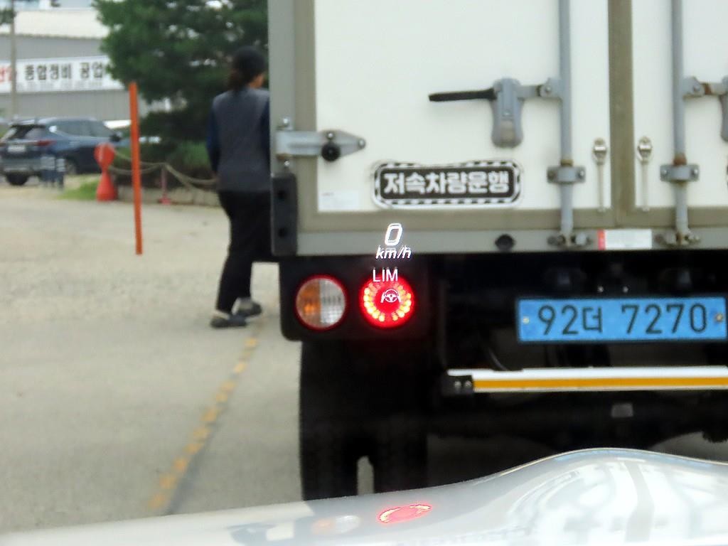 벤츠 E 클래스 E-클래스 W213 E220d 4MATIC AMG라인 이미지 10