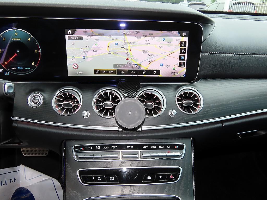 벤츠 E 클래스 E-클래스 W213 E220d 4MATIC AMG라인 이미지 14