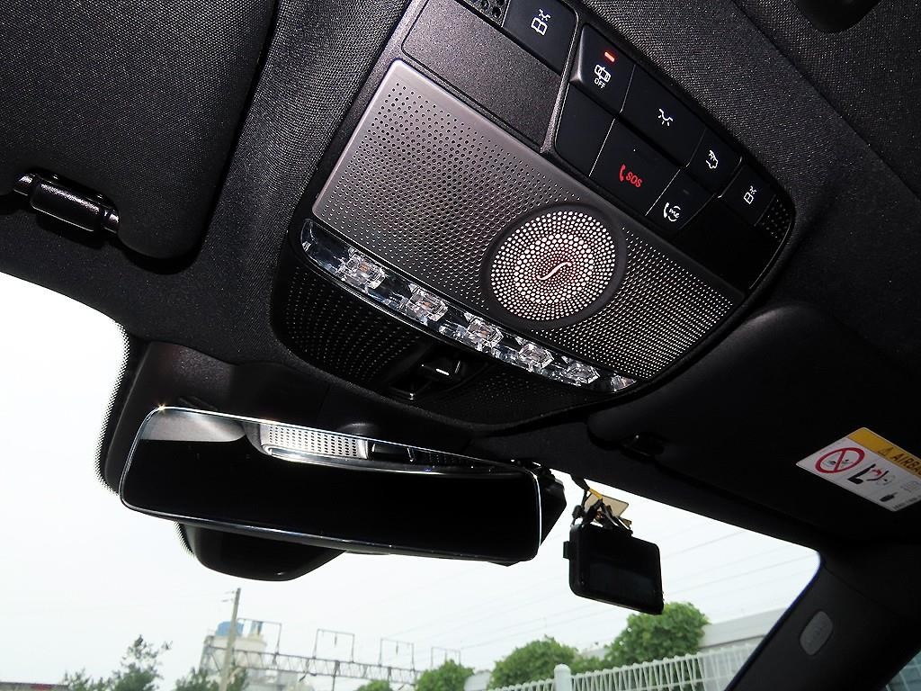 벤츠 E 클래스 E-클래스 W213 E220d 4MATIC AMG라인 이미지 16