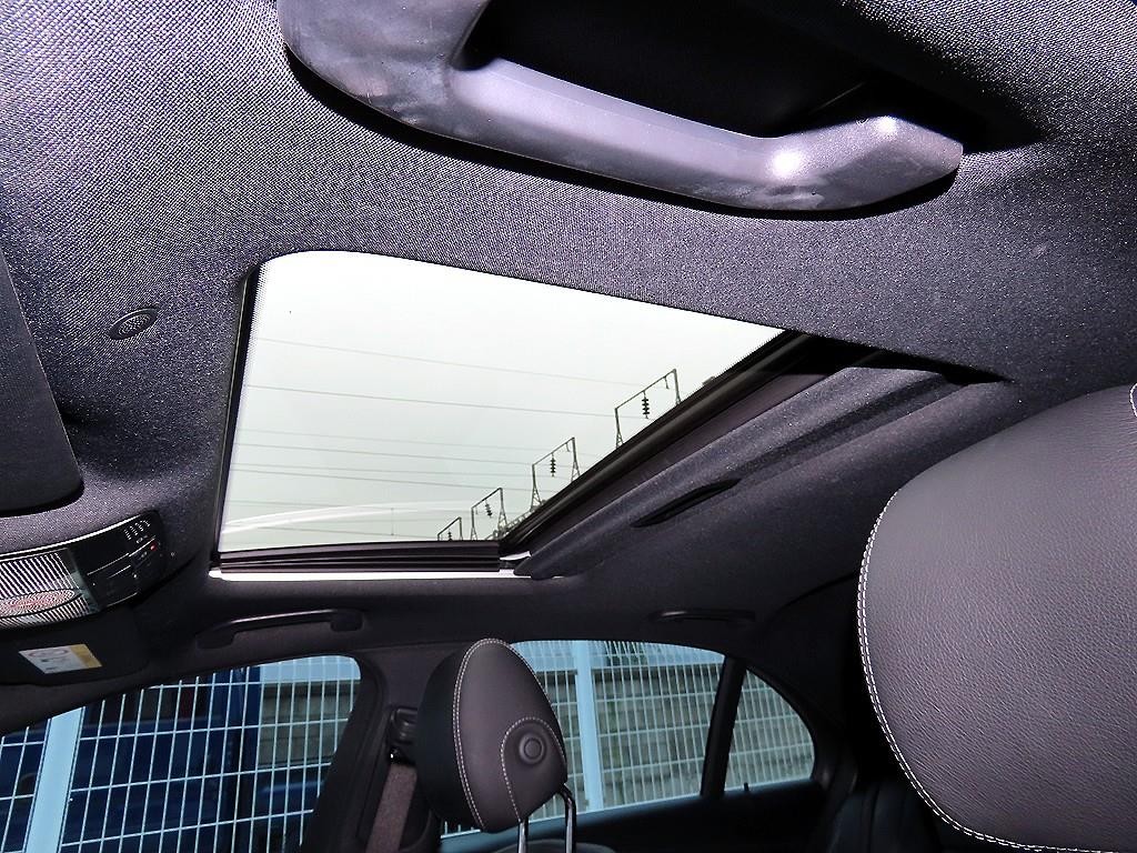 벤츠 E 클래스 E-클래스 W213 E220d 4MATIC AMG라인 이미지 17