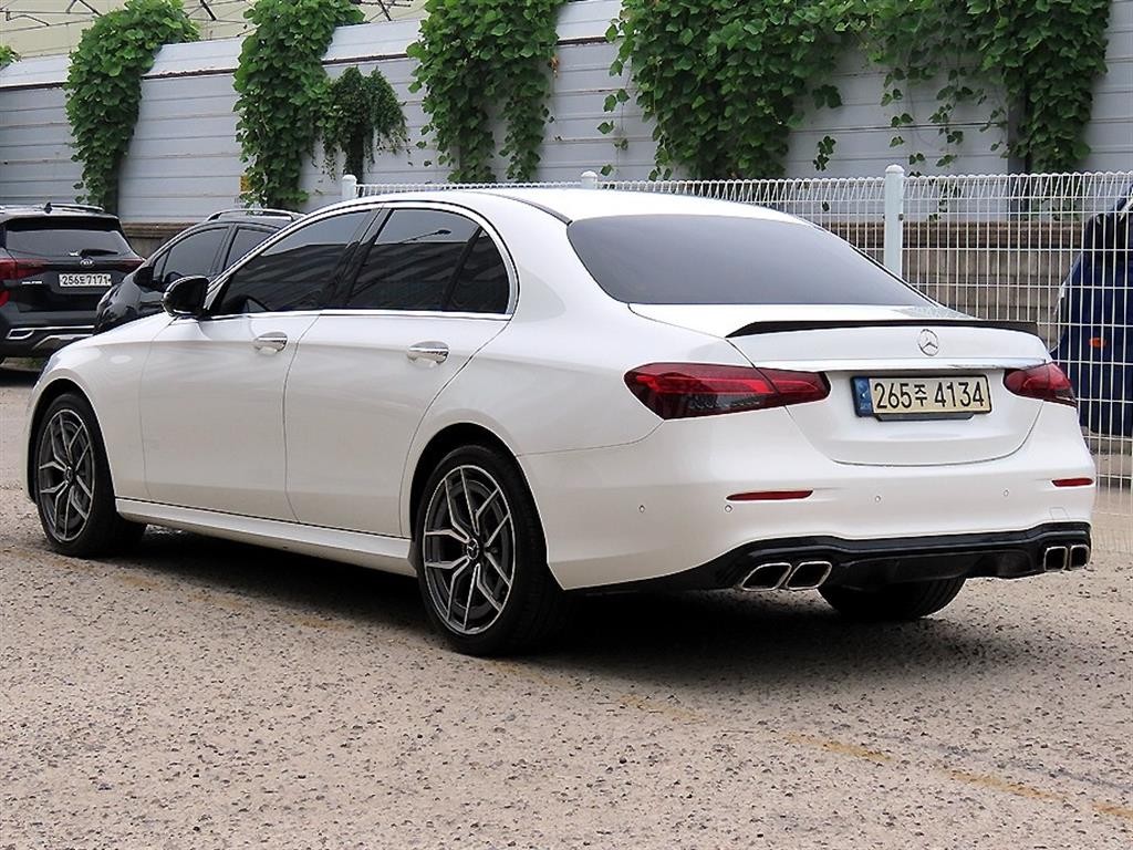 벤츠 E 클래스 E-클래스 W213 E220d 4MATIC AMG라인 이미지 3