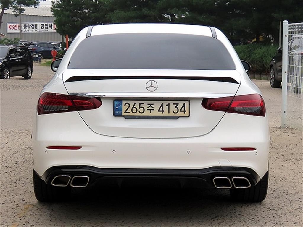 벤츠 E 클래스 E-클래스 W213 E220d 4MATIC AMG라인 이미지 4