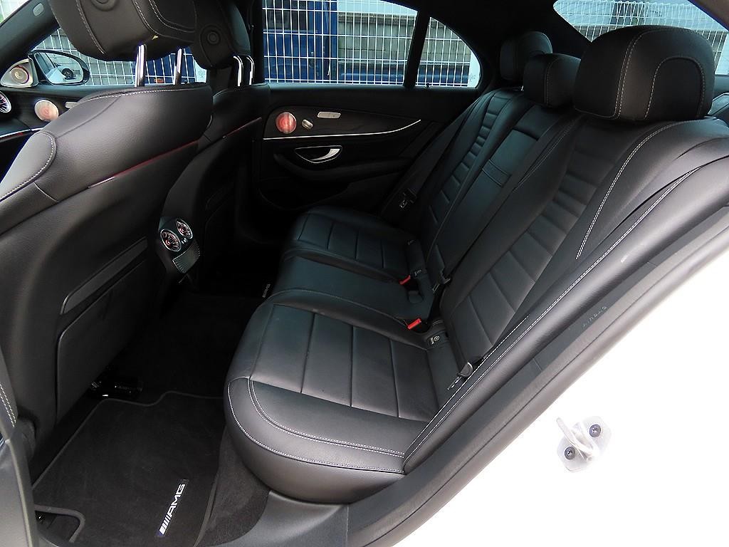벤츠 E 클래스 E-클래스 W213 E220d 4MATIC AMG라인 이미지 6