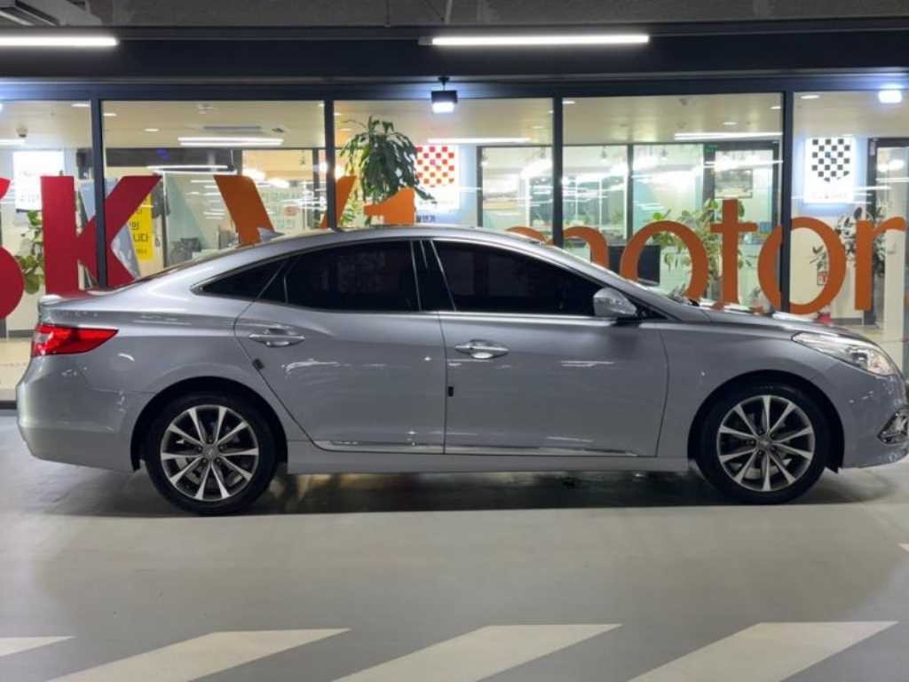 현대 그랜저 그랜저 HG HG300 PREMIUM 컬렉션 이미지 3