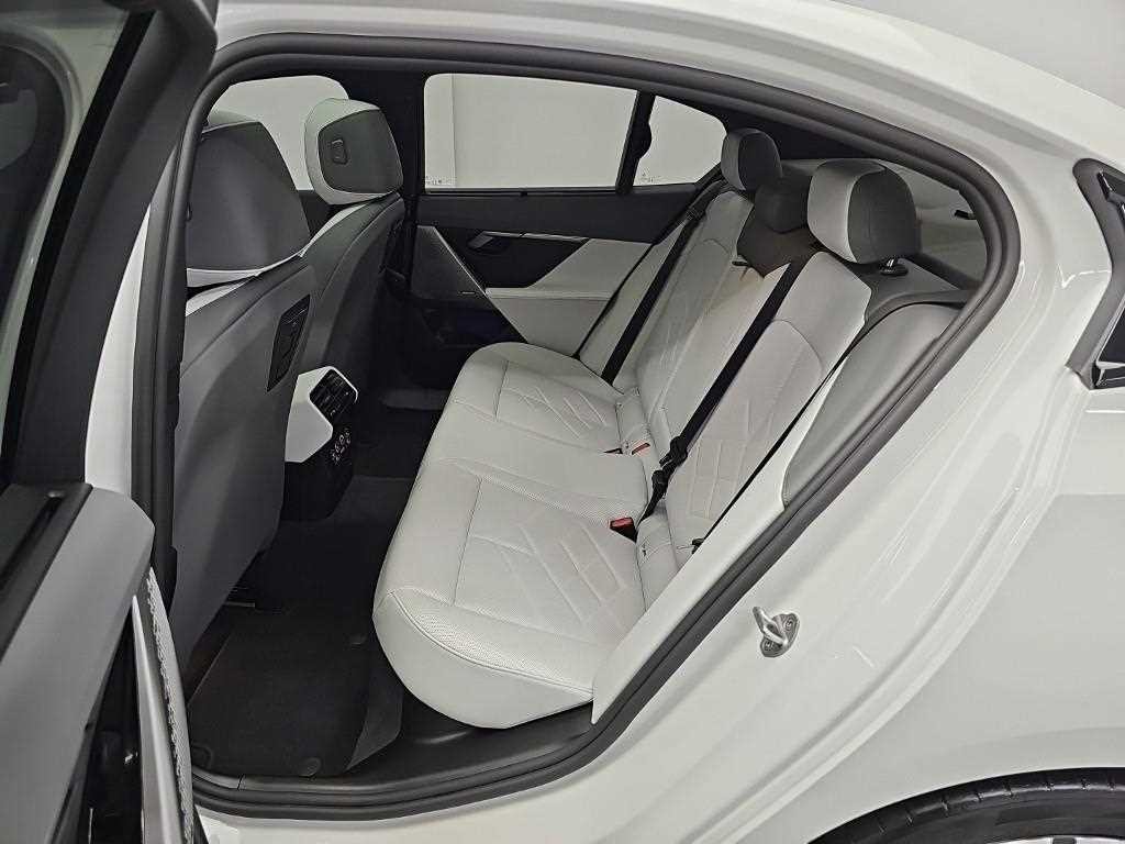BMW 5시리즈 5시리즈 (G60) 530i xDrive M 스포츠 이미지 12