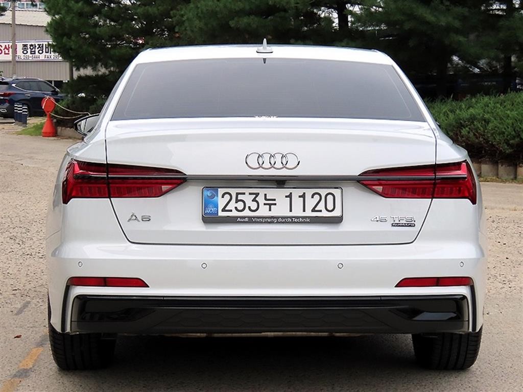 아우디 A6 A6 (C8) 45 TFSI 콰트로 프리미엄 이미지 4