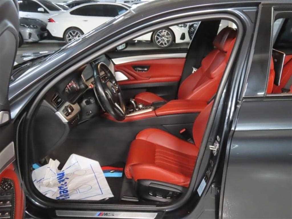 BMW 5시리즈 M5 (F90, F10) M5 세단 이미지 14