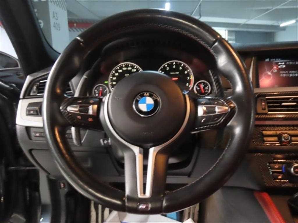 BMW 5시리즈 M5 (F90, F10) M5 세단 이미지 16