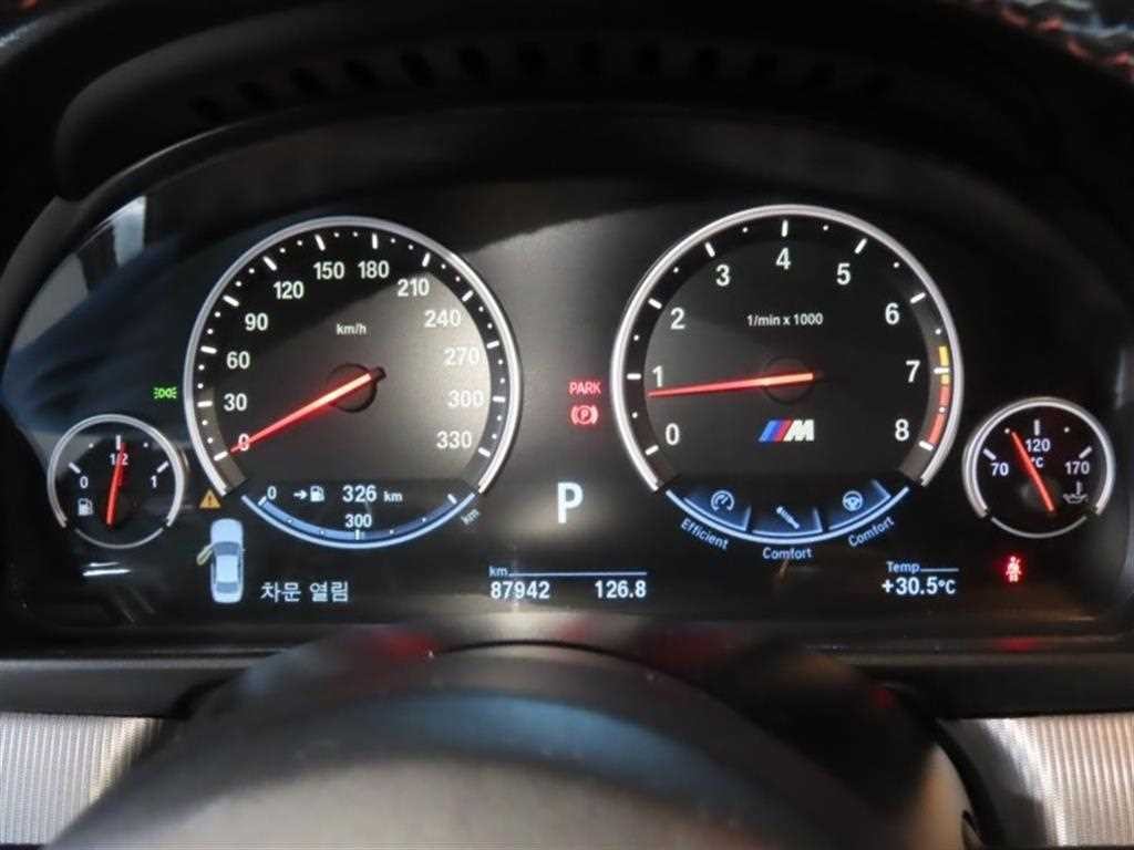 BMW 5시리즈 M5 (F90, F10) M5 세단 이미지 5