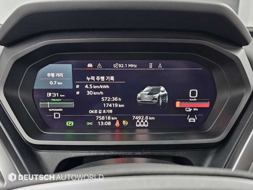 아우디 Q4 Q4 e-트론 40 프리미엄 이미지 8