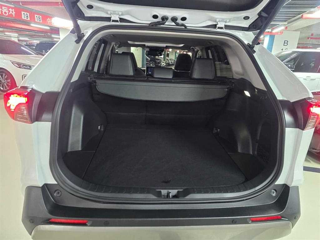 토요타 라브4 RAV4(5세대) 2.5 4WD 하이브리드 LTD 이미지 5