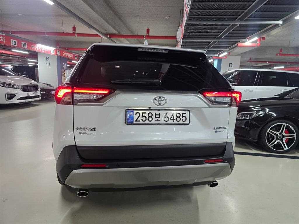 토요타 라브4 RAV4(5세대) 2.5 4WD 하이브리드 LTD 이미지 6