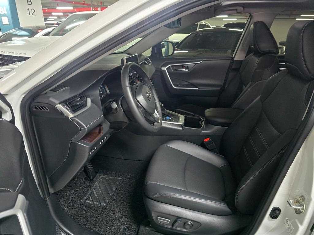토요타 라브4 RAV4(5세대) 2.5 4WD 하이브리드 LTD 이미지 8