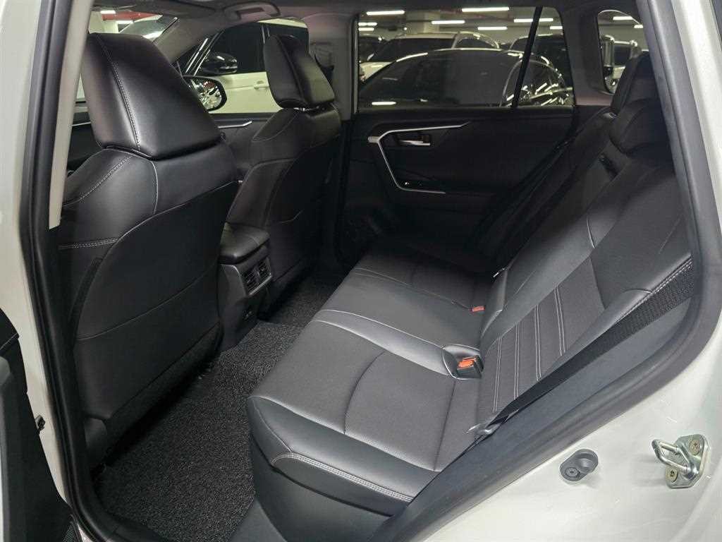 토요타 라브4 RAV4(5세대) 2.5 4WD 하이브리드 LTD 이미지 9